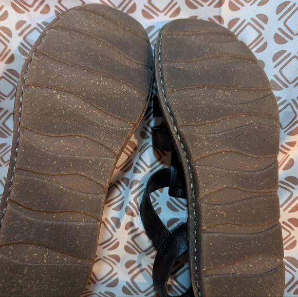 Clark's Women's Black Leather Strappy Sandals - Picture 3 of 4